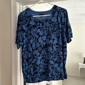 Talbots print sweater worn 2x women’s 2x armpit to armpit measurement is 24 in